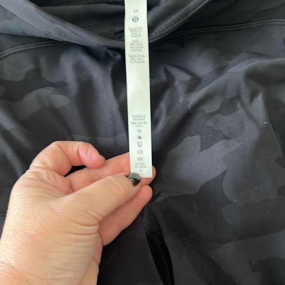 Lulu Lemon align 23 black camouflage leggings with pockets - Picture 4 of 8